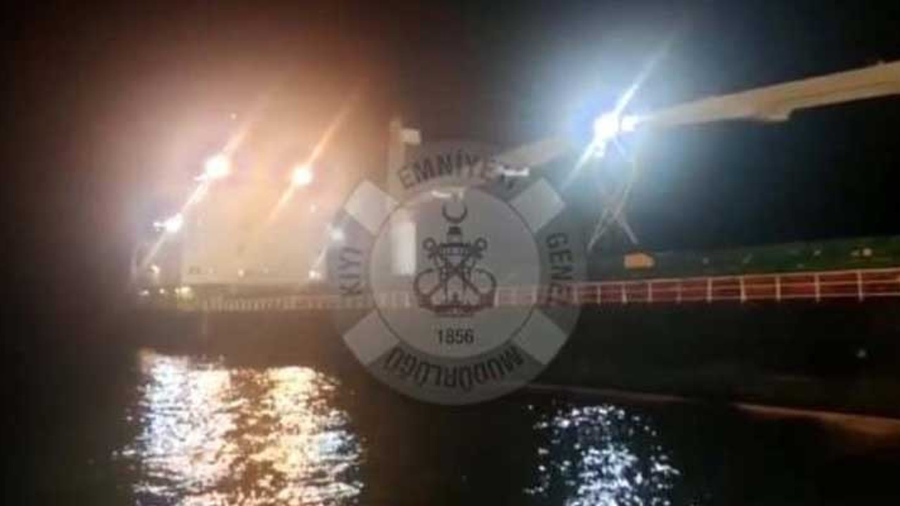 Bozcaada açıklarında kum yüklü gemi karaya oturdu