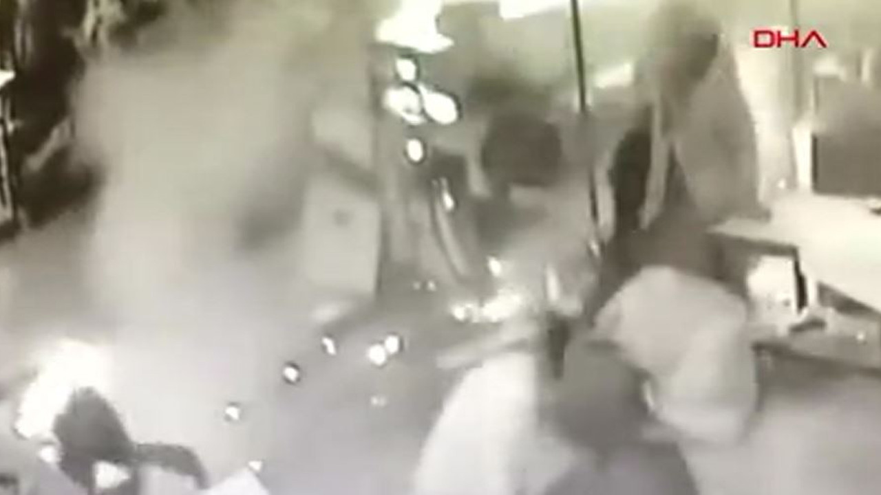 Pres makinesinin bomba gibi patladığı an kamerada. Bir işçi alevler içinde yere yığıldı