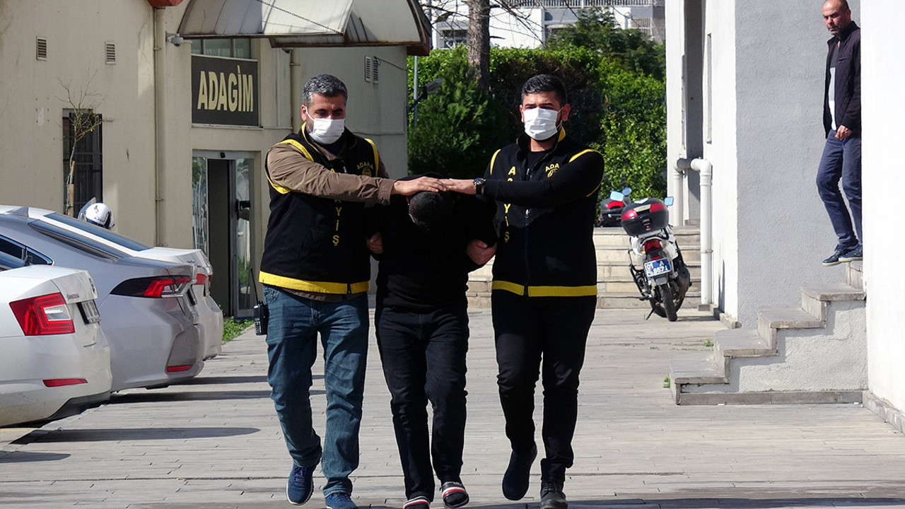 Bıçakla gasp etti olay yerine dönünce polise yakalandı