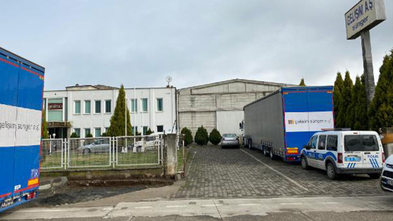 Halatı kopan vinç kolunun altında kalan işçi hayatını kaybetti