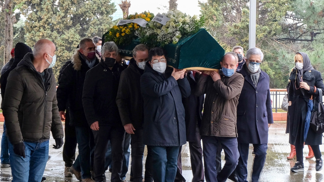 Nesrin Nas'ın annesi Şerife Peker toprağa verildi