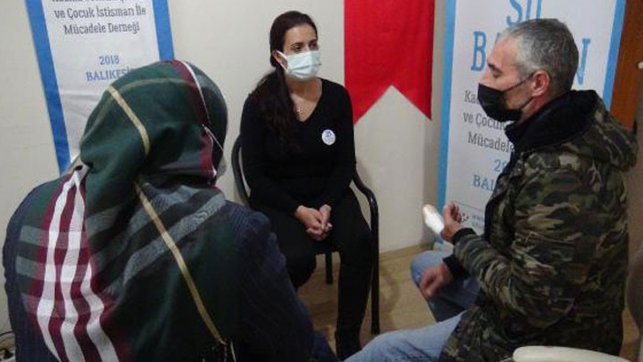 Komşu evden gelen çığlık sesleri iğrenç gerçeği ortaya çıkardı. İlk duruşmada serbest bırakılıp beraat etti