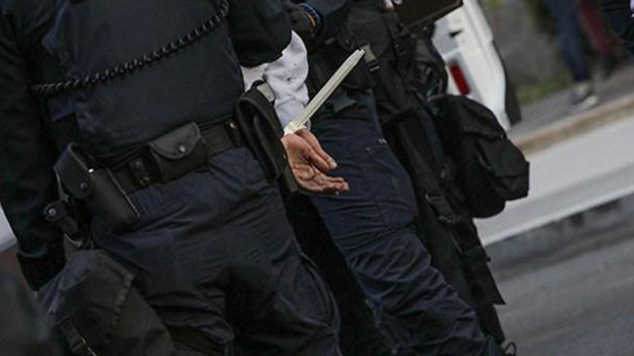 5 silahla markete giren kişi yakalandı