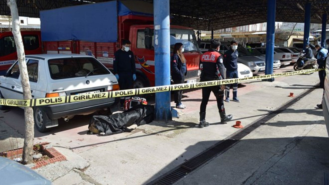 Fotoğraf sanatçısı kaldırımda ölü bulundu