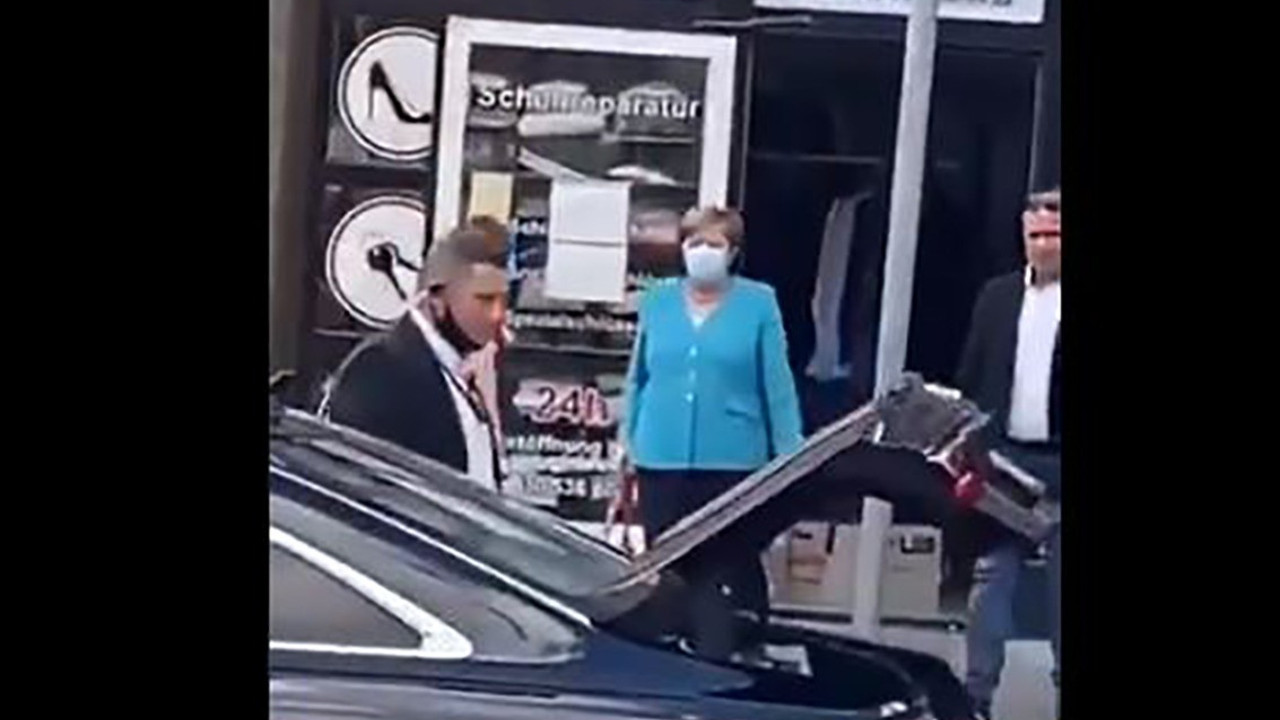 Dünyanın en zengin devletinin başkanı Merkel indirimli marketten böyle alışveriş yaptı