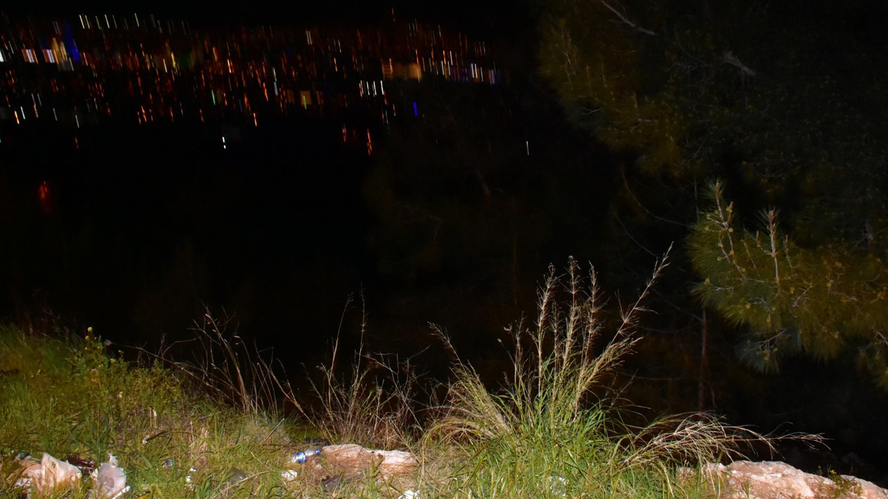 İzmir'de ormanlık alanda kaburga ve kemik parçaları bulundu. Polisler harekete geçti