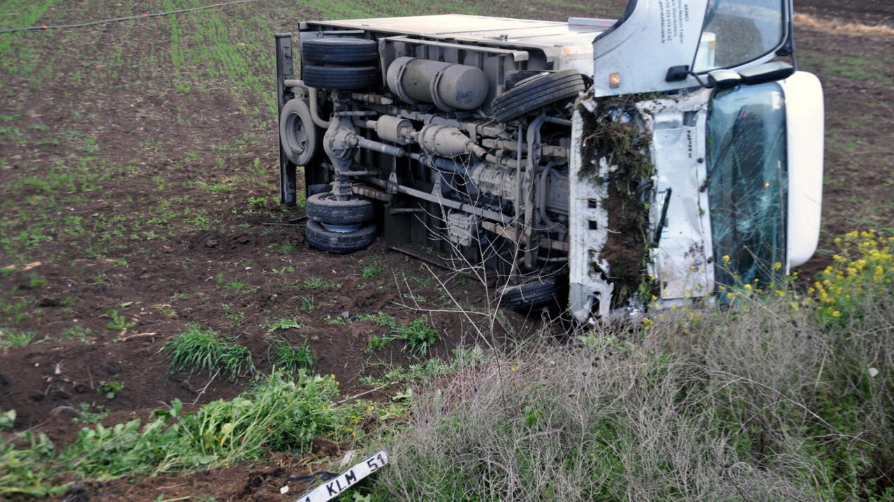 Hatay'da kamyonet devrildi: 3 yaralı