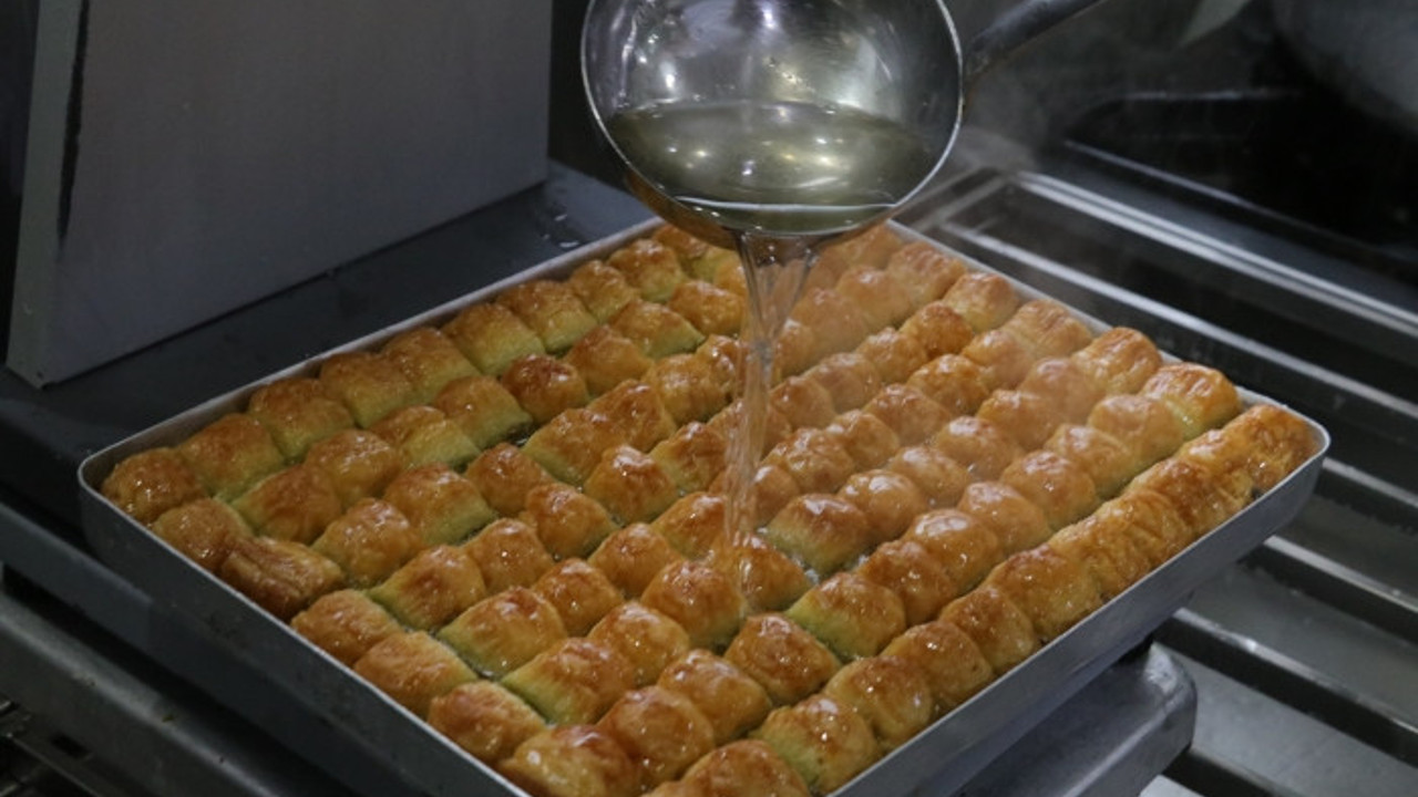 Evde yaptığı tatlıya komşuları hayran kalınca işe koyuldu. Şimdi talep patlaması yaşıyor