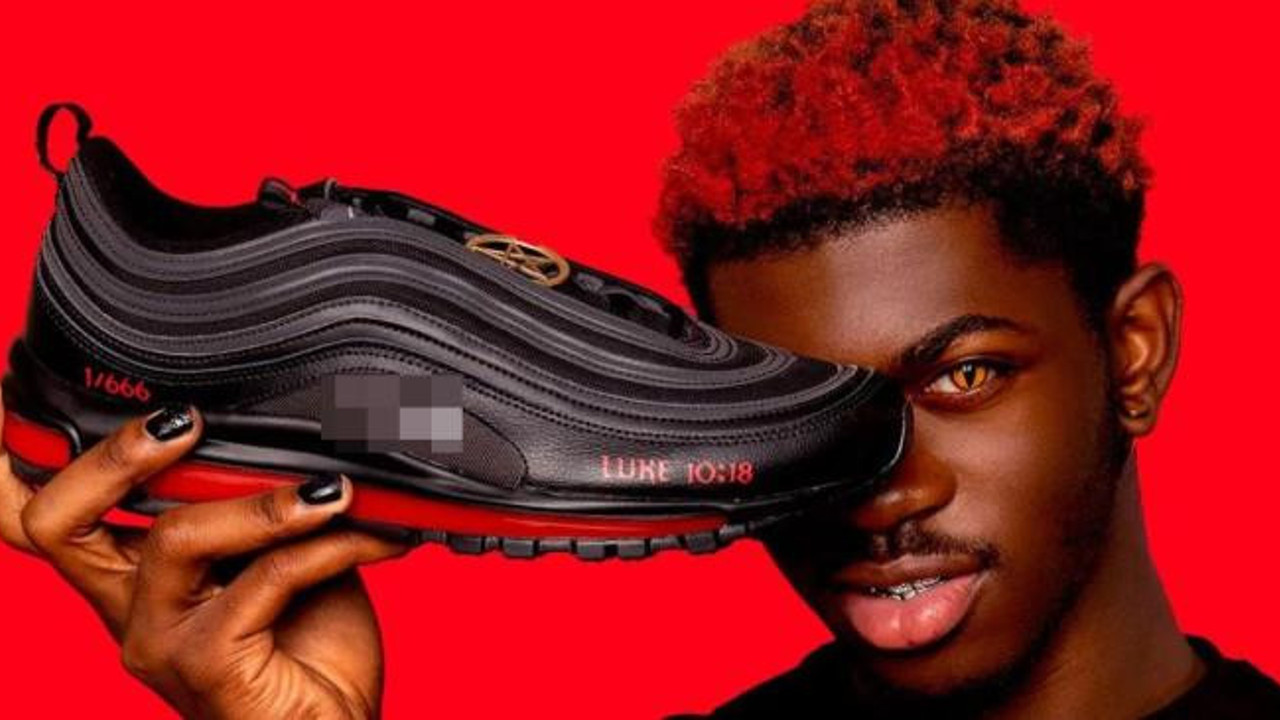 Ünlü rapçinin içerisine insan kanı koyduğu ayakkabı tepki topladı