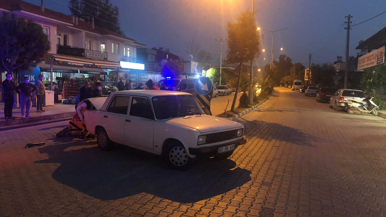 Otomobille motosiklet çarpıştı (30 Mart 2021)