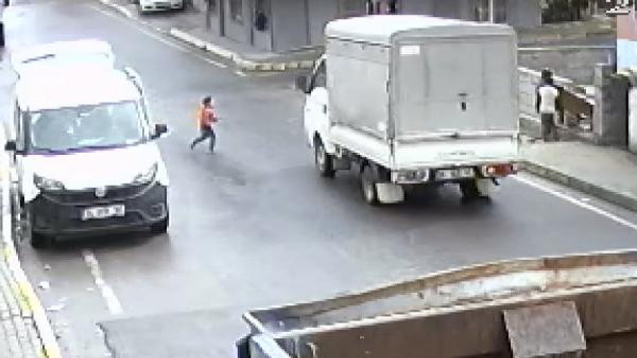 Frene bile basmadı 4 yaşındaki çocuğu ezdi. Önüne de mi bakmıyorsun be adam