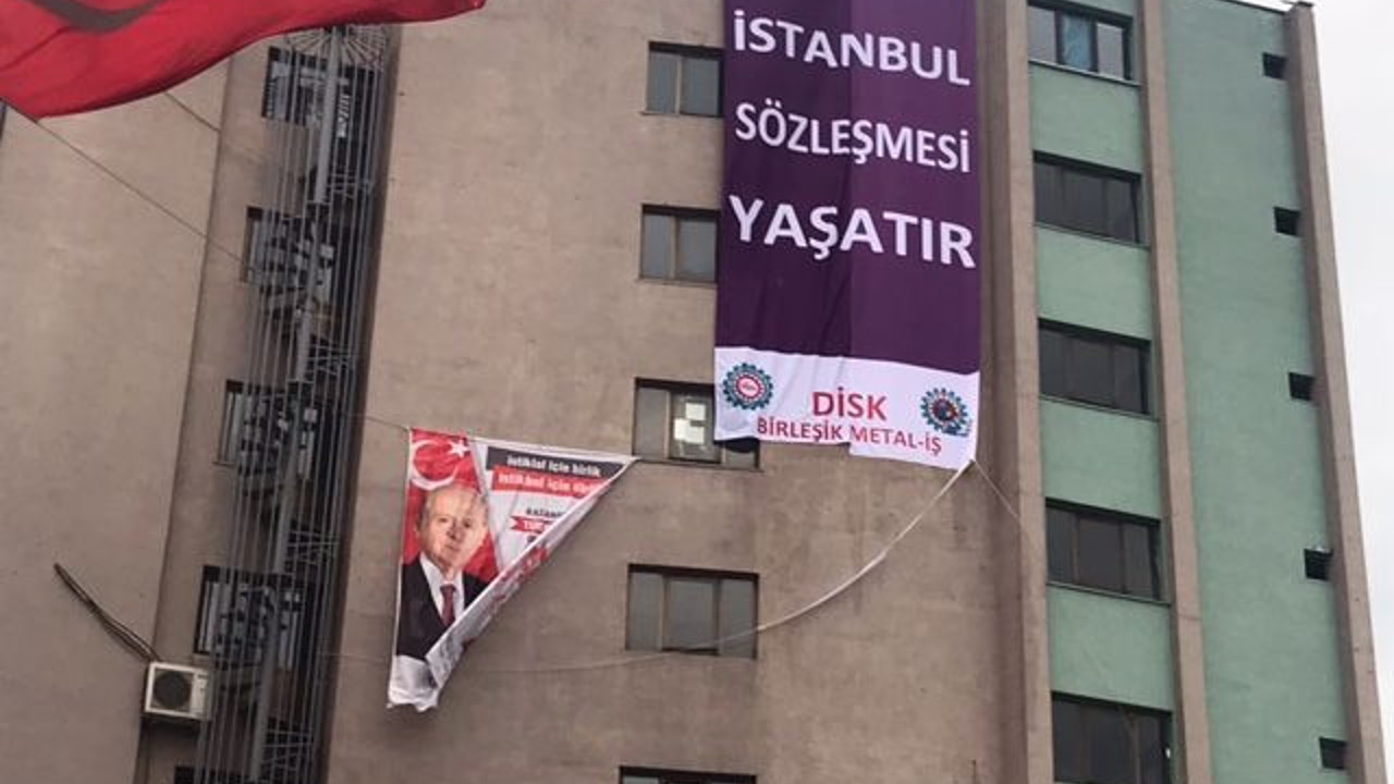 Kocaeli'de MHP teşkilatının olduğu binaya bakın hangi afişi astılar