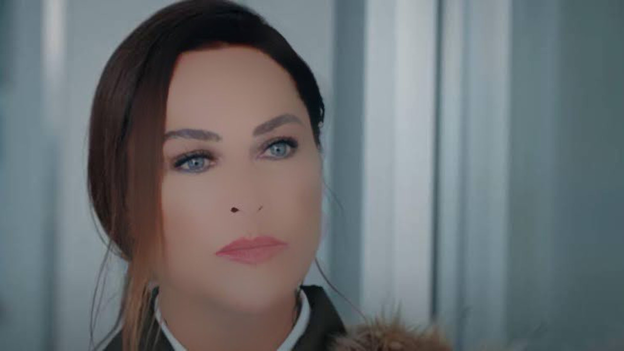 Hülya Avşar'ın burnu kayboldu. Uygulanan filtreye kendi bile inanamadı