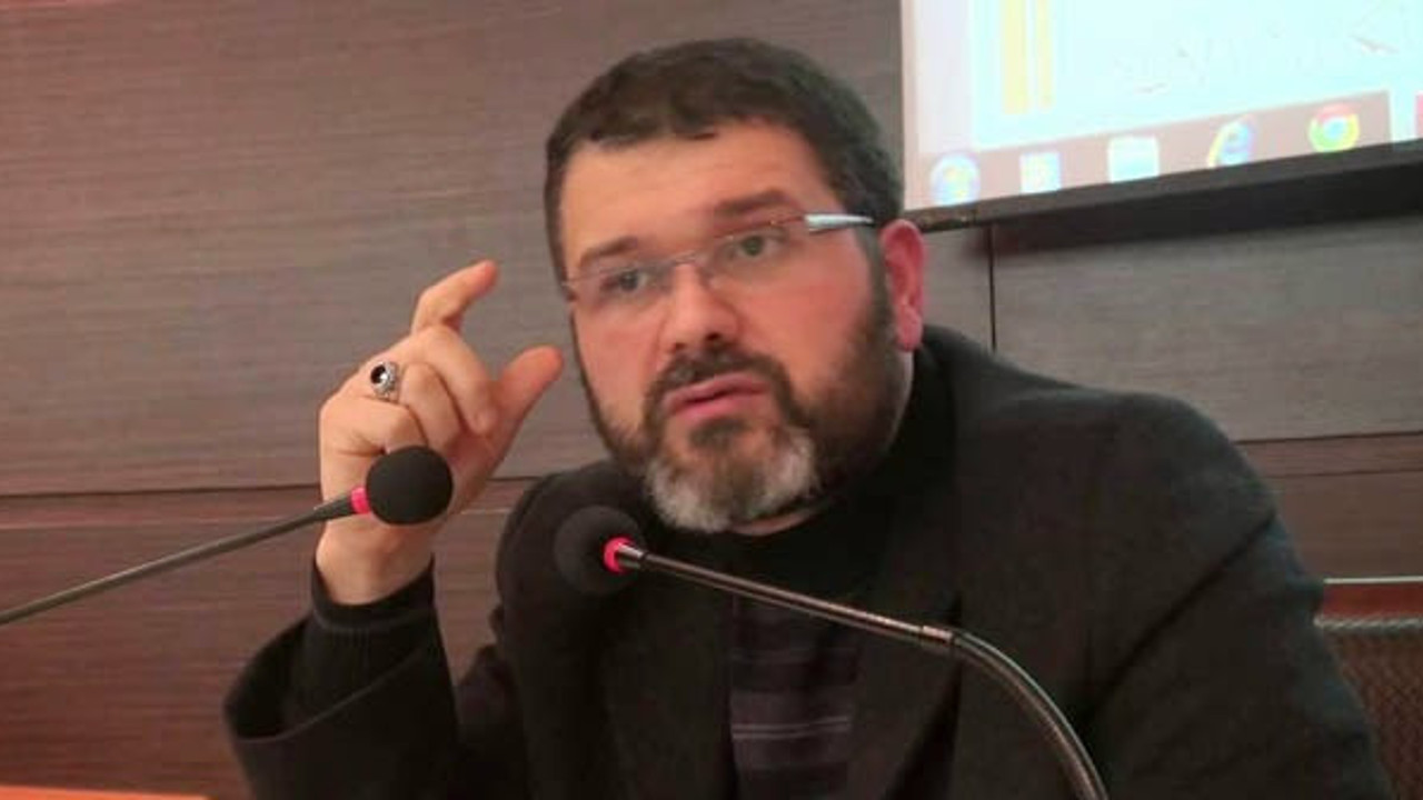 Yeni Şafak’ın ilahiyatçı eski yazarı deist oldu. Açıklamasında bunları söyledi