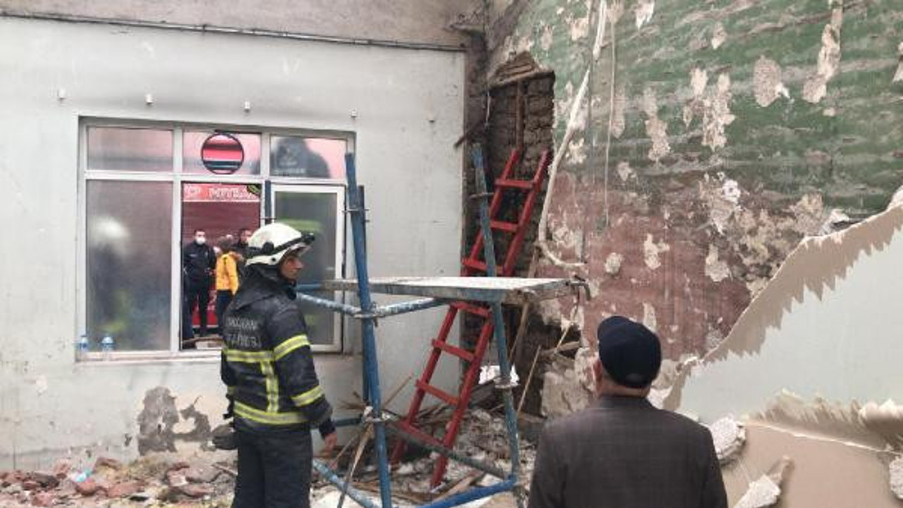 Tarihi camide korkutan yangın