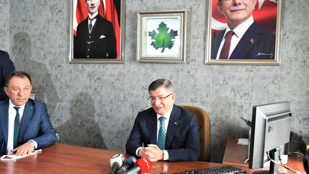 Ahmet Davutoğlu'ndan esnaf ziyareti