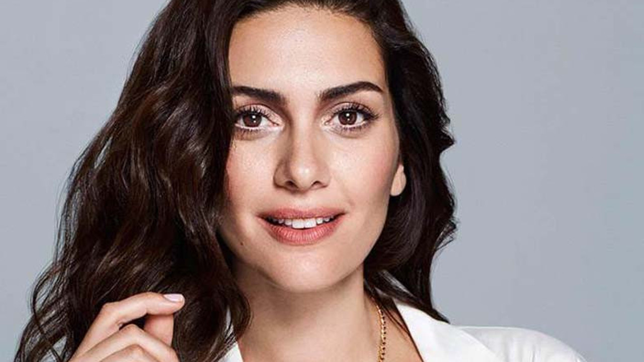 Bergüzar Korel'in Exxen'deki dizi projesi başlamadan bitti. Nedenini sosyal medyadan duyurdu