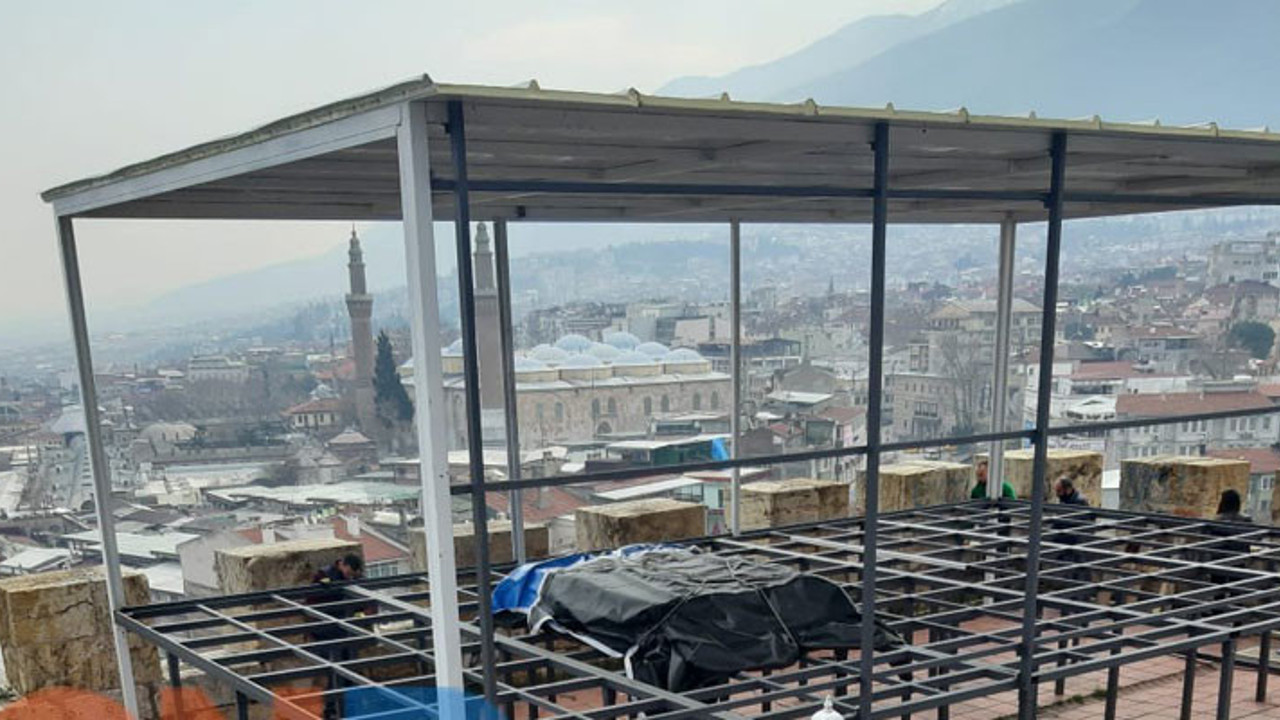 AKP'li belediye tarihi surların üzerine inşaat yapıyor. Günboyu yazarı Levent Özeren paylaştı