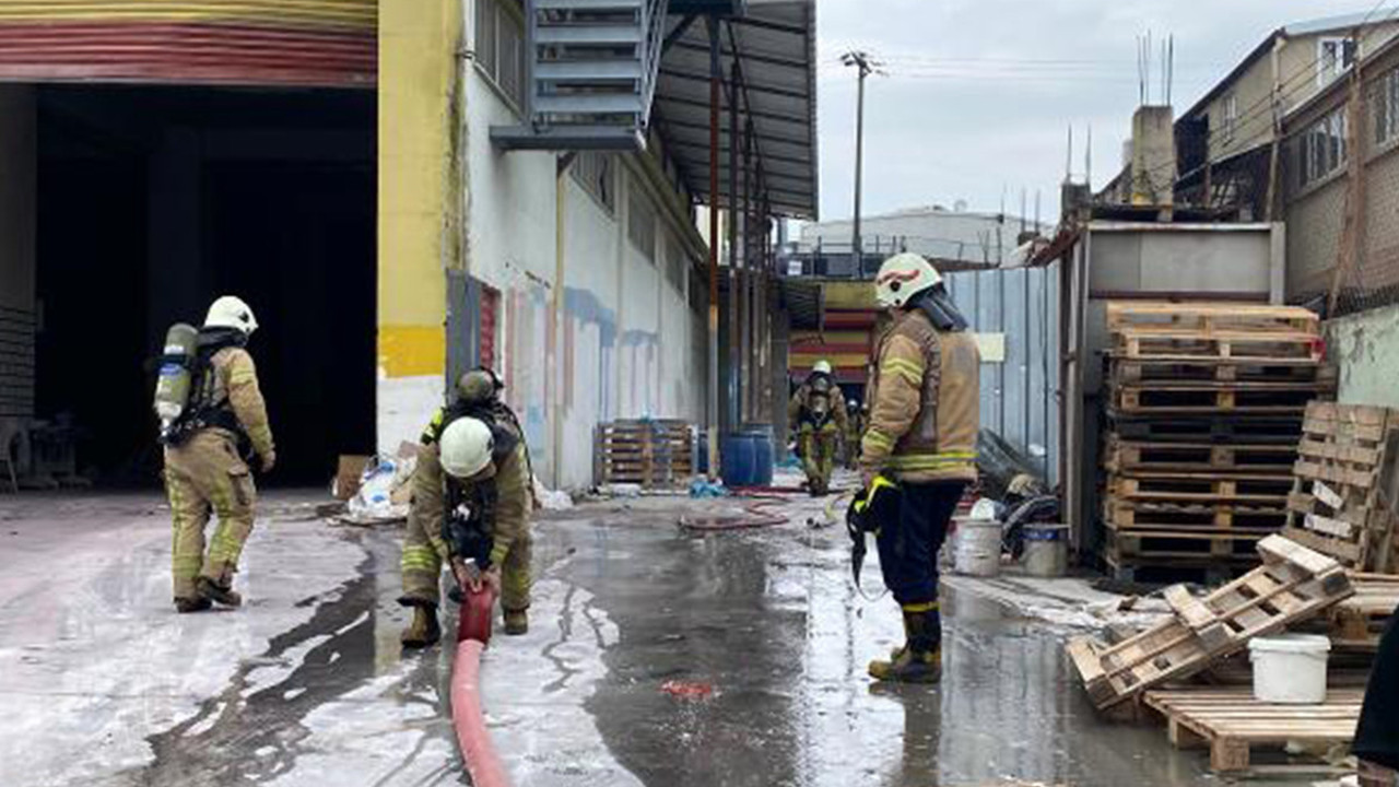 Tuzla’da boya fabrikasında yangın