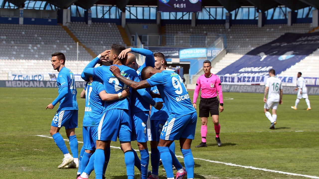 Konyaspor, Erzurum'da güldü