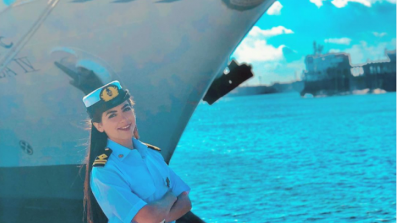 Süveyş Kanalı’nda karaya oturan geminin suçunu bu kadına attılar. 364 kilometre uzaktaki kadın kaptan dev gemiye nasıl müdahale etti