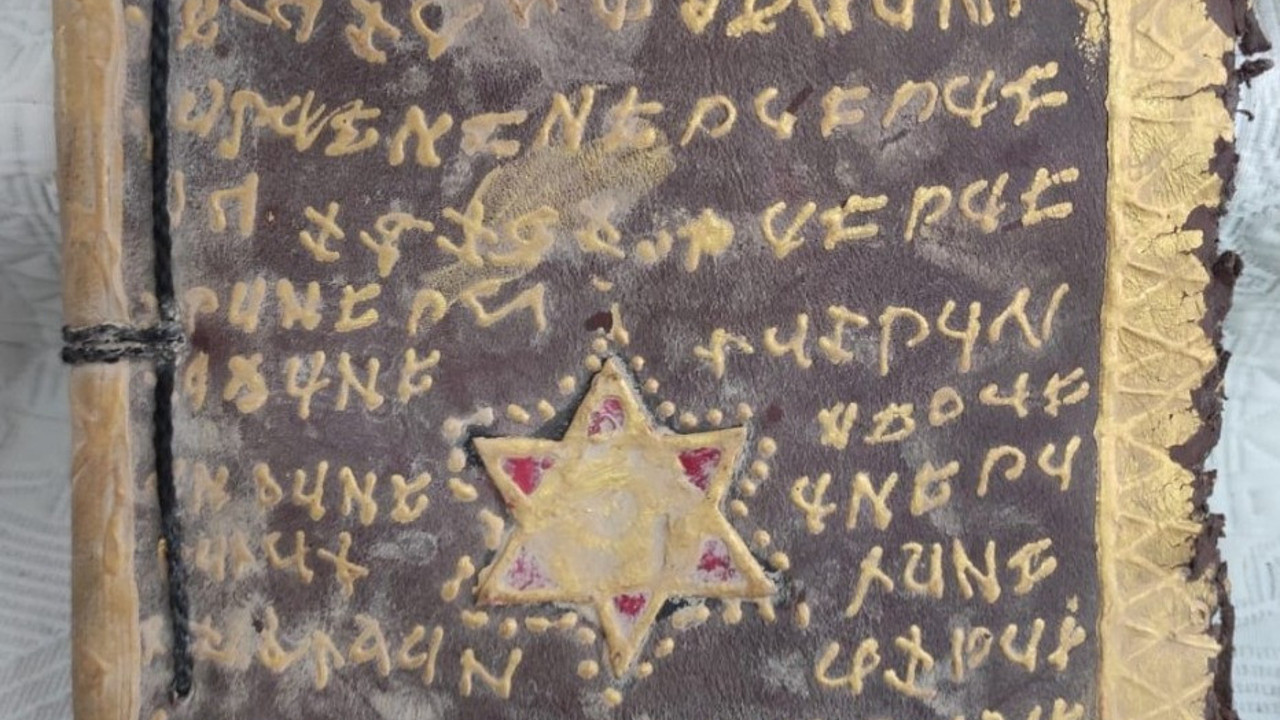 Edirne merkezli 6 ilde tarihi eser operasyonu! Ele geçirilenler arasında altın işlemeli Tevrat'ta var