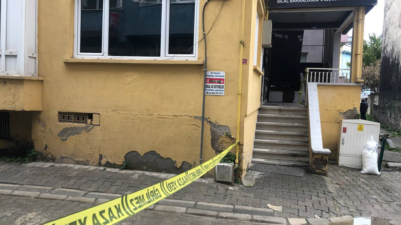 Telefon tamircisi dükkanında ölü bulundu