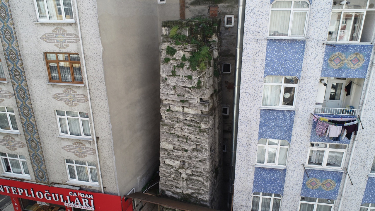 Esenler'de peynirci ile tatlıcı arasına sıkışan tarih