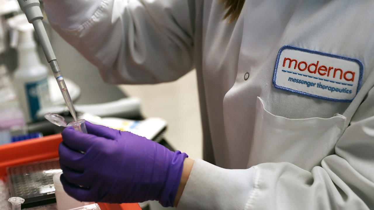 Moderna aşısının ilk dozu uygulandı