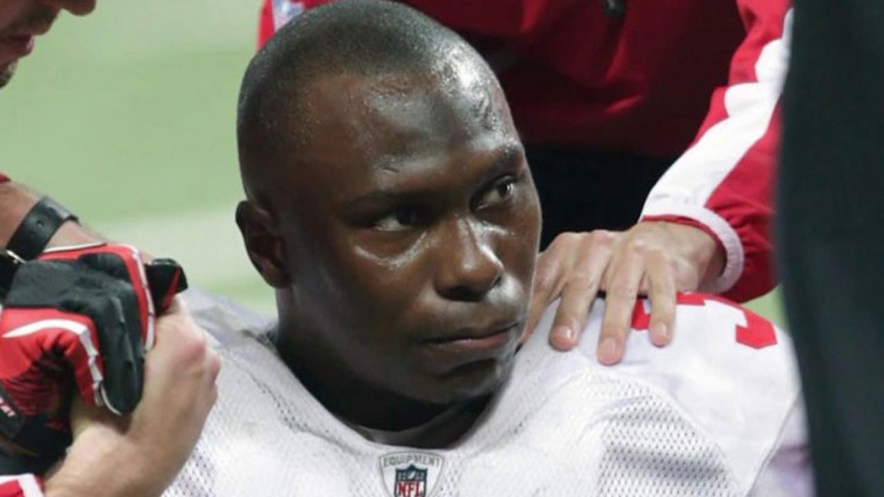 Eski NFL oyuncusu Phillip Adams 5 kişiyi öldürüp intihar etti