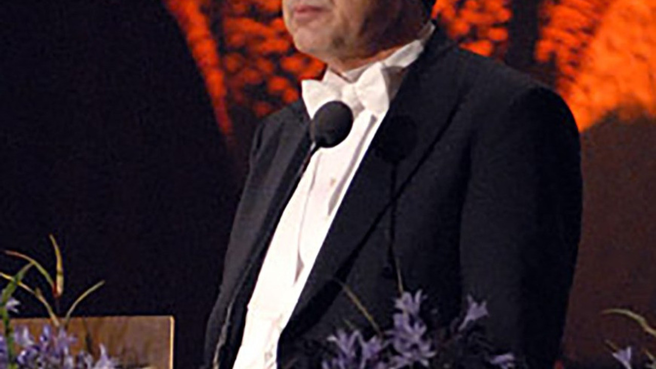 Orhan Pamuk Veba Geceleri’nde Atatürk ile dalga geçiyor. Bir Nobel daha almak için yine ülkesini kötülüyor