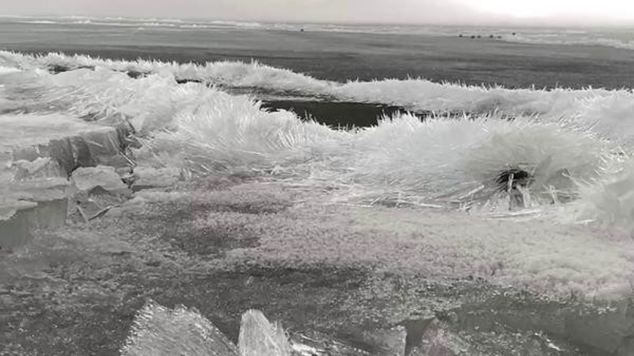 Çıldır Gölü çözülmeye başladı