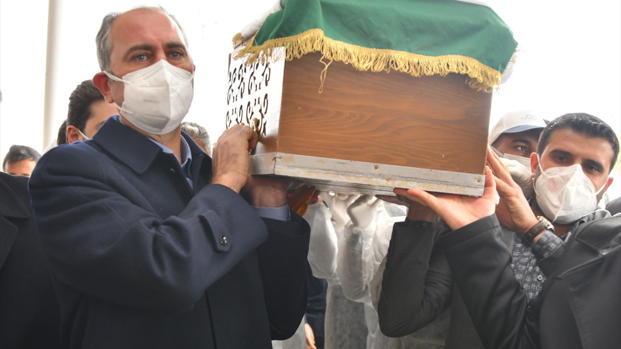 Bakan Gül'ün annesi son yolculuğuna uğurlandı