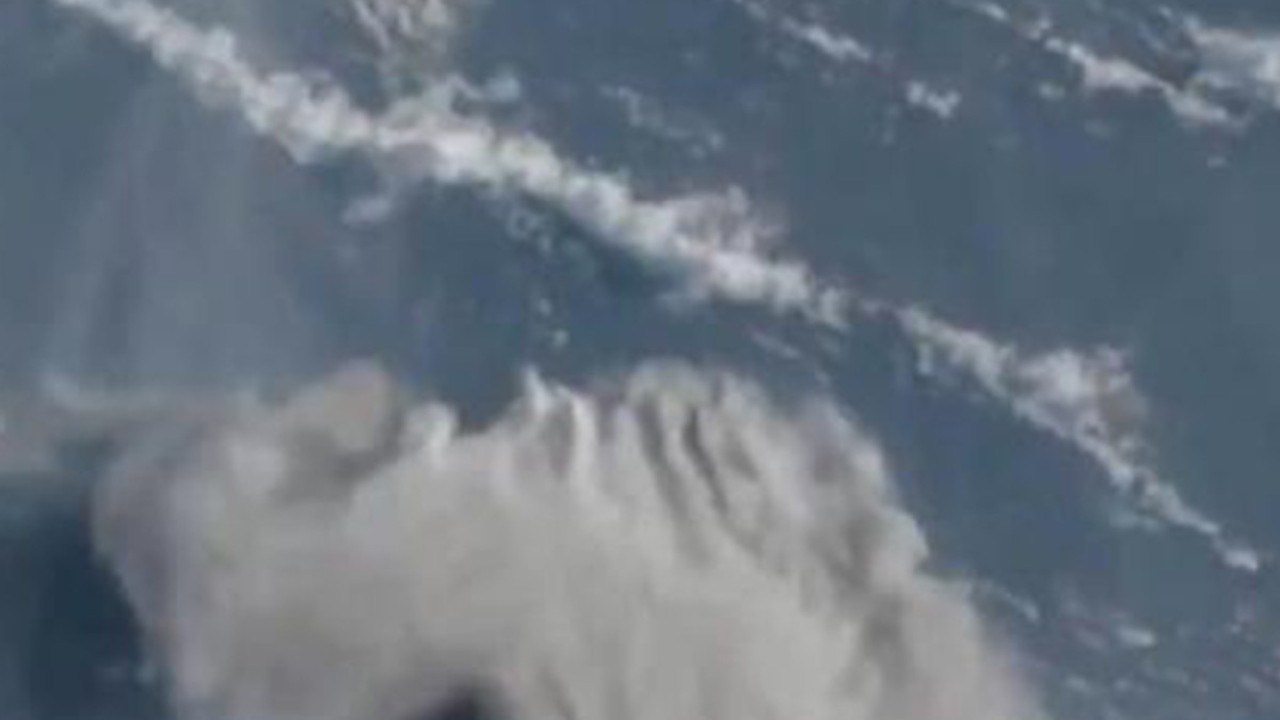 Yanardağdaki patlama uydudan görüntülendi