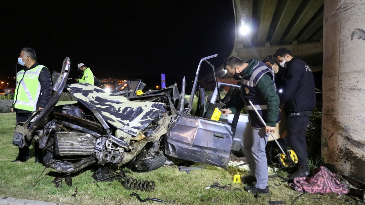 Feci kaza. Motor yola fırladı