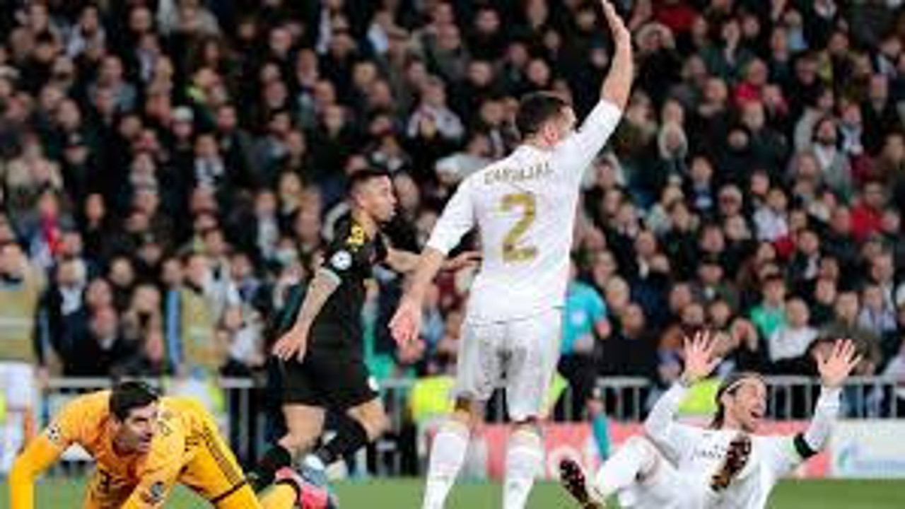 Şampiyonlar Ligi'nde iki takım tur atladı