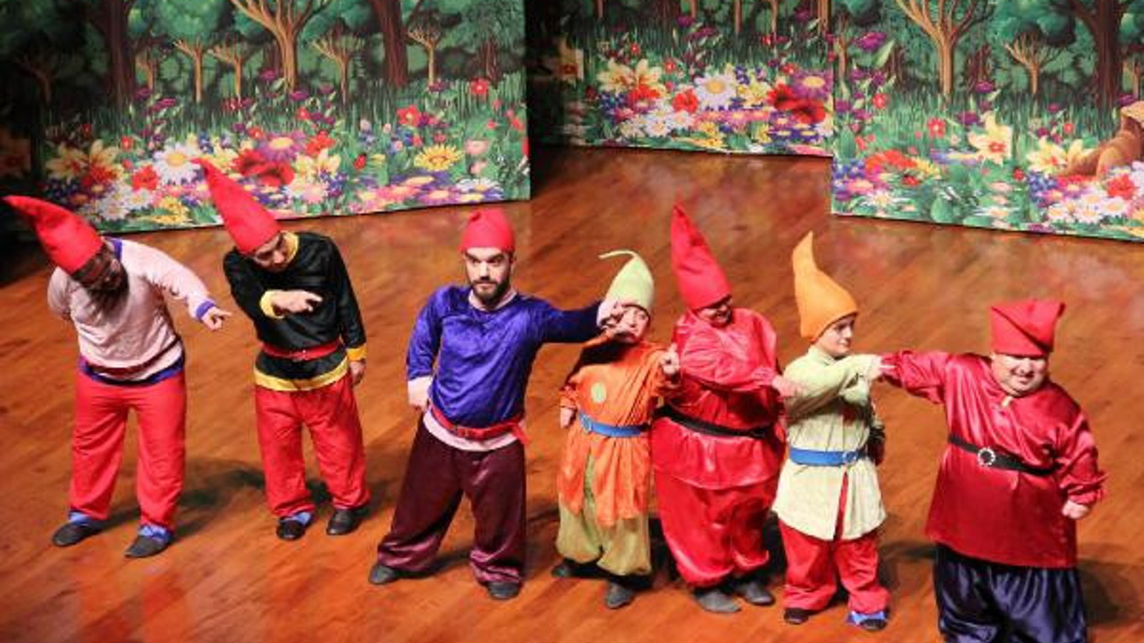 7 Cüceler'den kötü haber. Koronaya yenik düştü