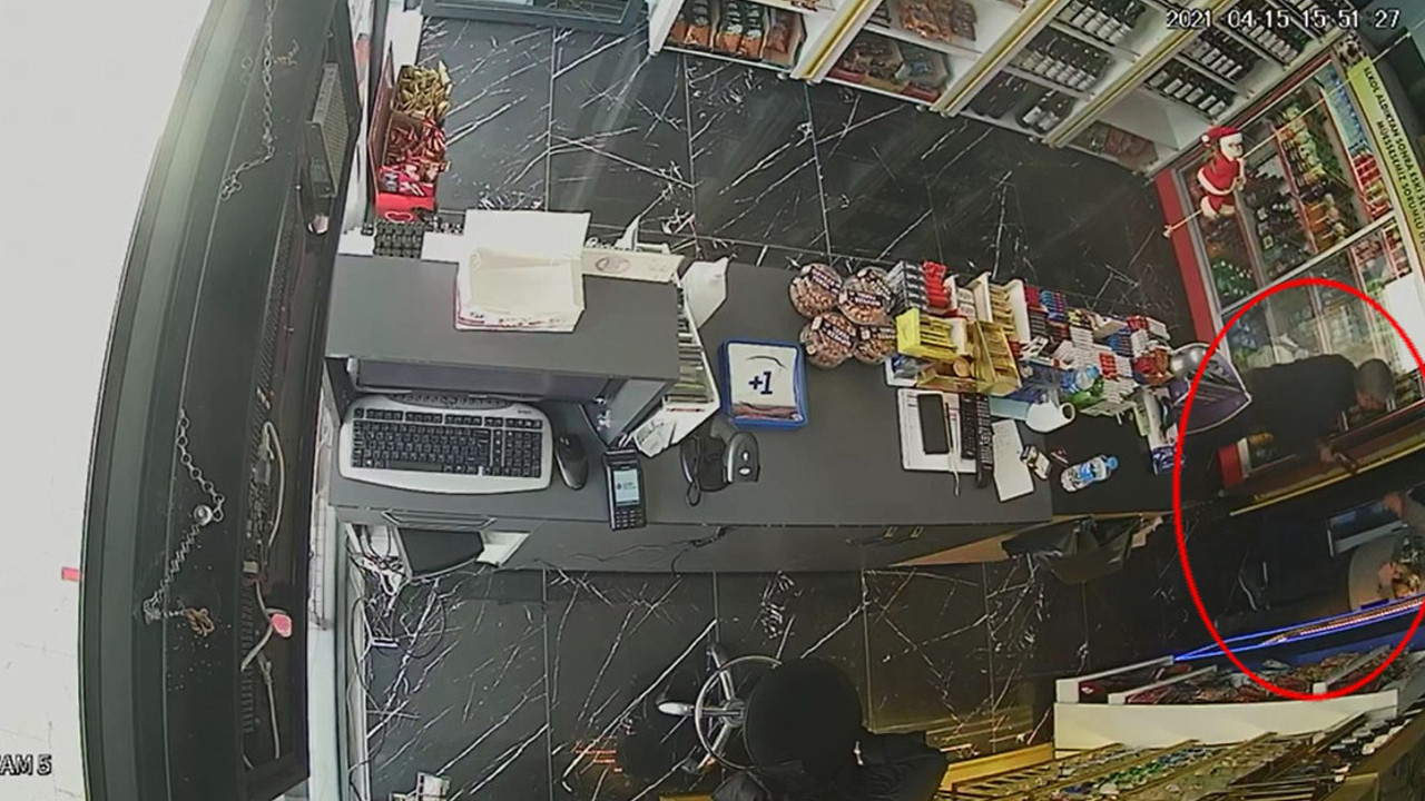 Oğluna sinirlendi olanlar marketin kasiyerine neden oldu