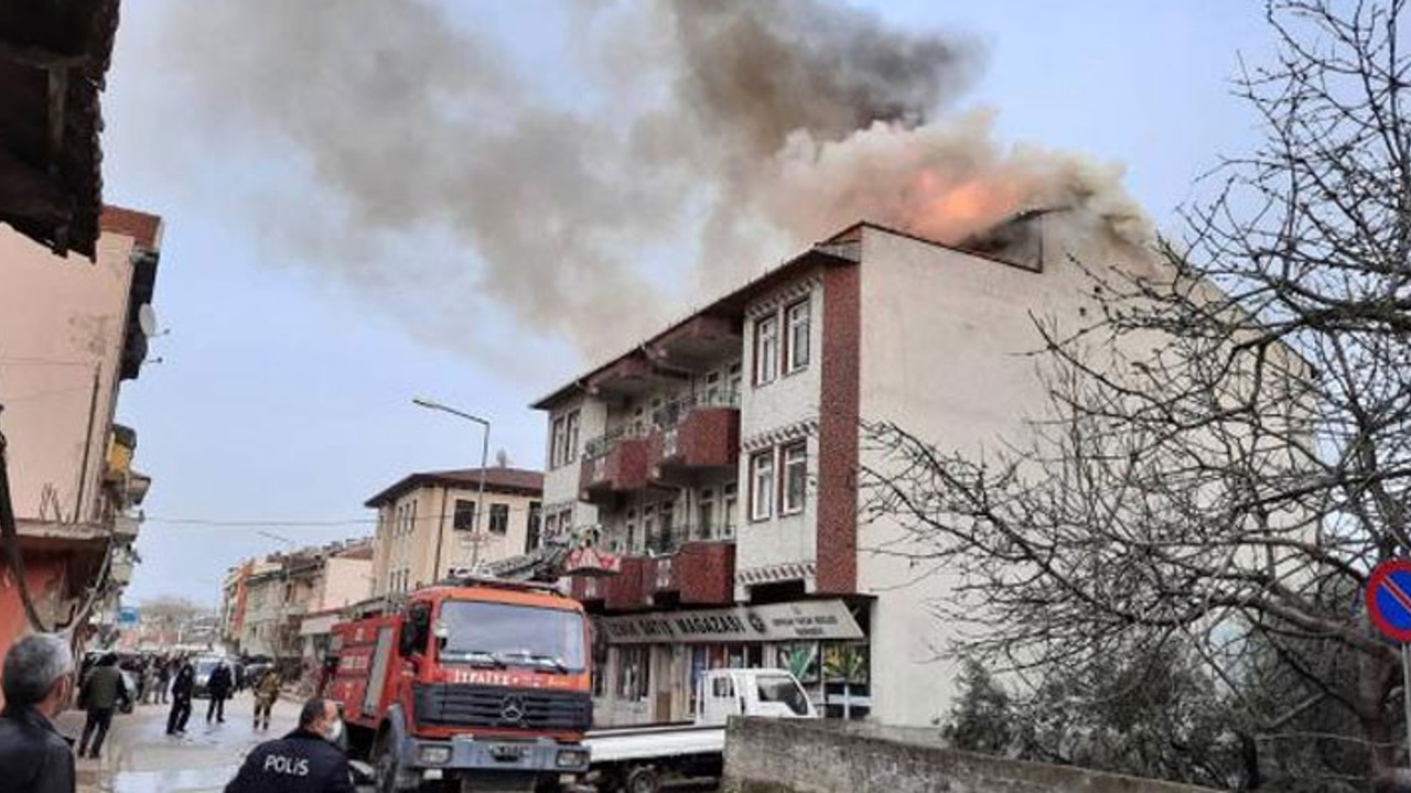 Bursa'da 4 katlı apartmanda yangın