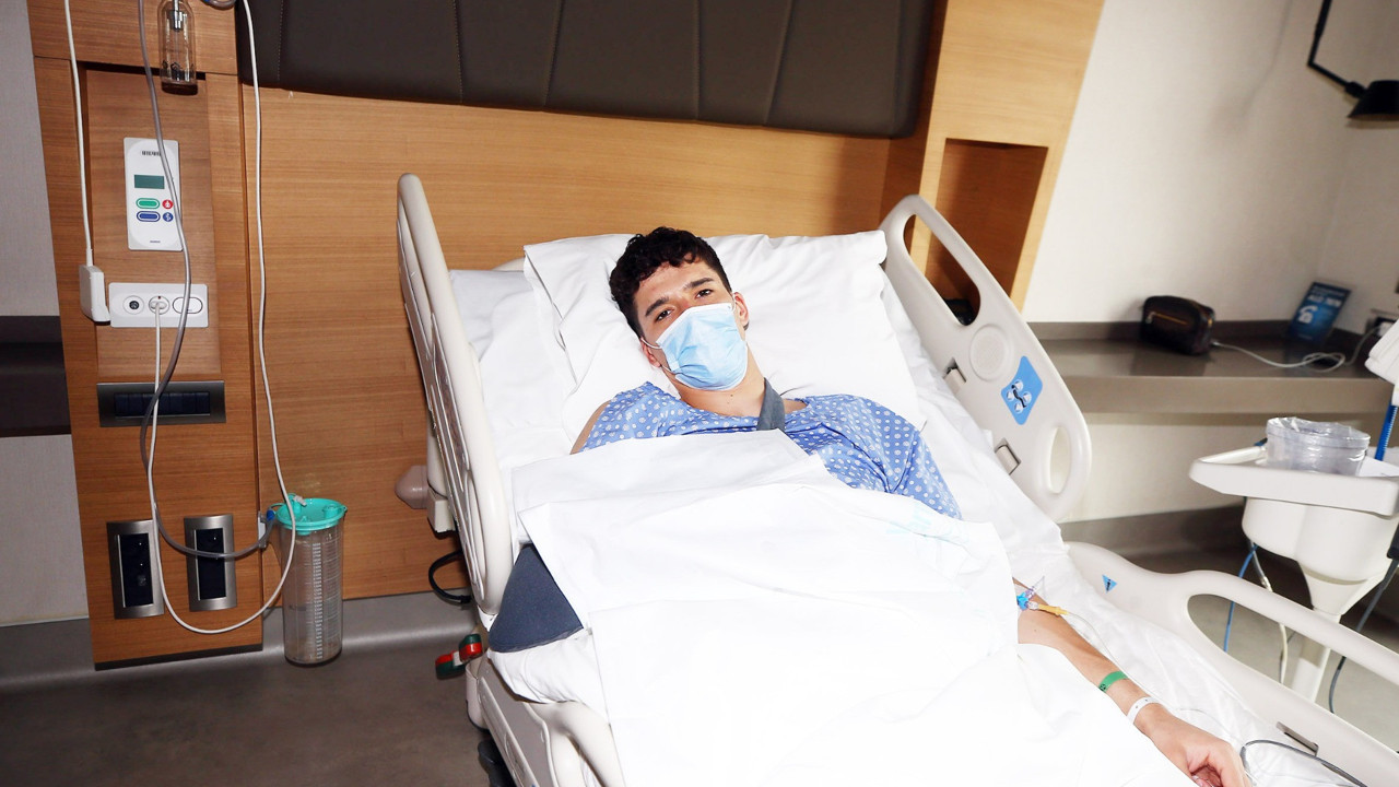 Altay Bayındır ameliyat oldu