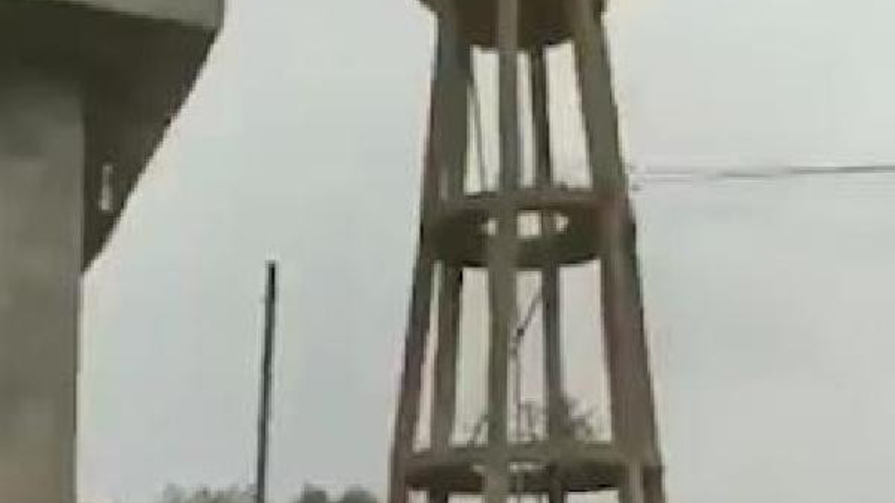 Şanlıurfa'da 30 metrelik su deposu 15 saniyede yıkıldı