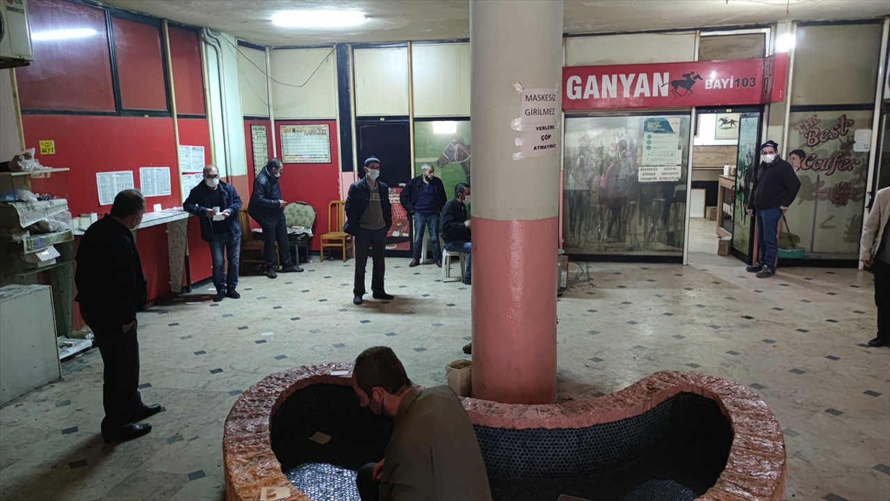 At yarışı oynayan 22 kişiye para cezası