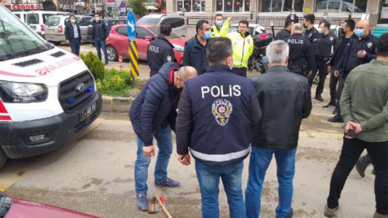 Bıçaklı kavgada polis ve bekçi yaralandı
