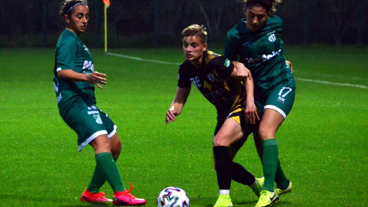 Kadın Futbol Ligi'nde ilk maçlar oynandı