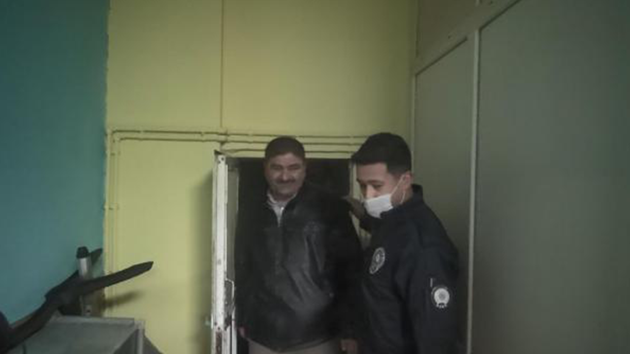 Ceza yememek için yaptıkları şaşırttı. Polisten kaçtılar tuvalete saklandılar
