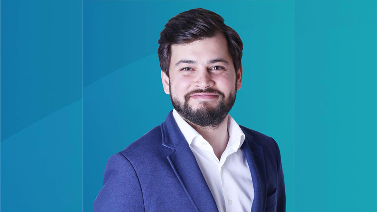 FETÖ ile iş birliğini övünerek anlatan isme AKP’de önemli görev. Eskisinden daha güçlü bir koltuğa getirildi