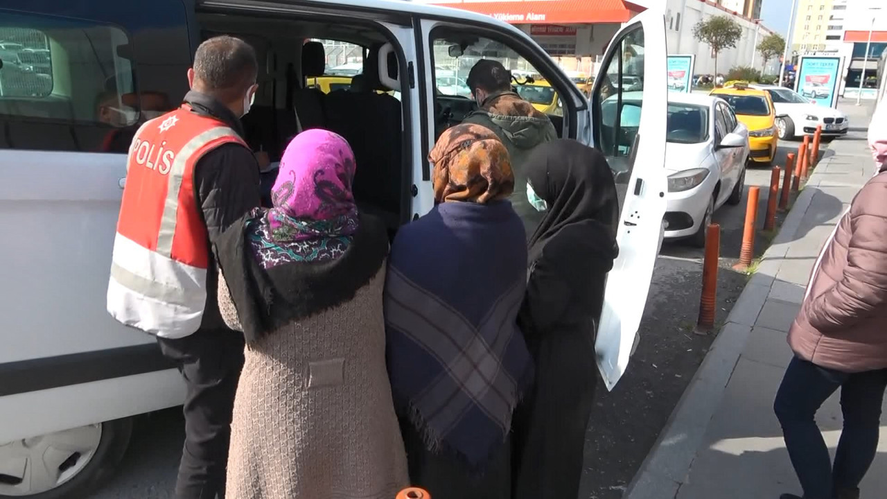 Seyyar çorap satan kadının üzerinden çıkan herkesi şaşırttı. Dilencilerden 'mağdur oluyoruz' tepkisi