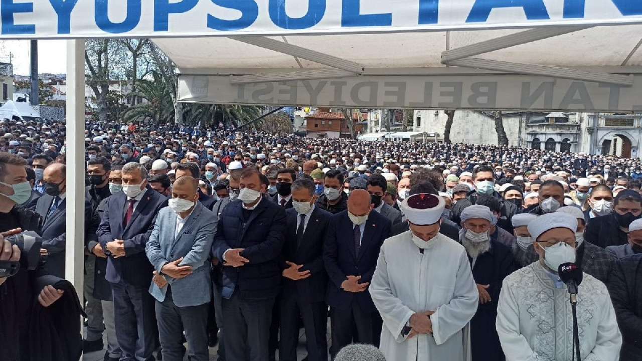 Tarikat liderinin cenazesine kural işlemedi