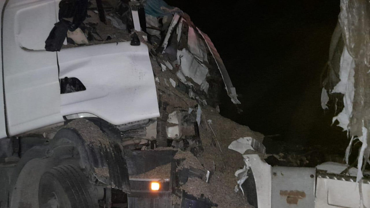 TIR ile beton mikseri kafa kafaya çarpıştı: 2 ölü