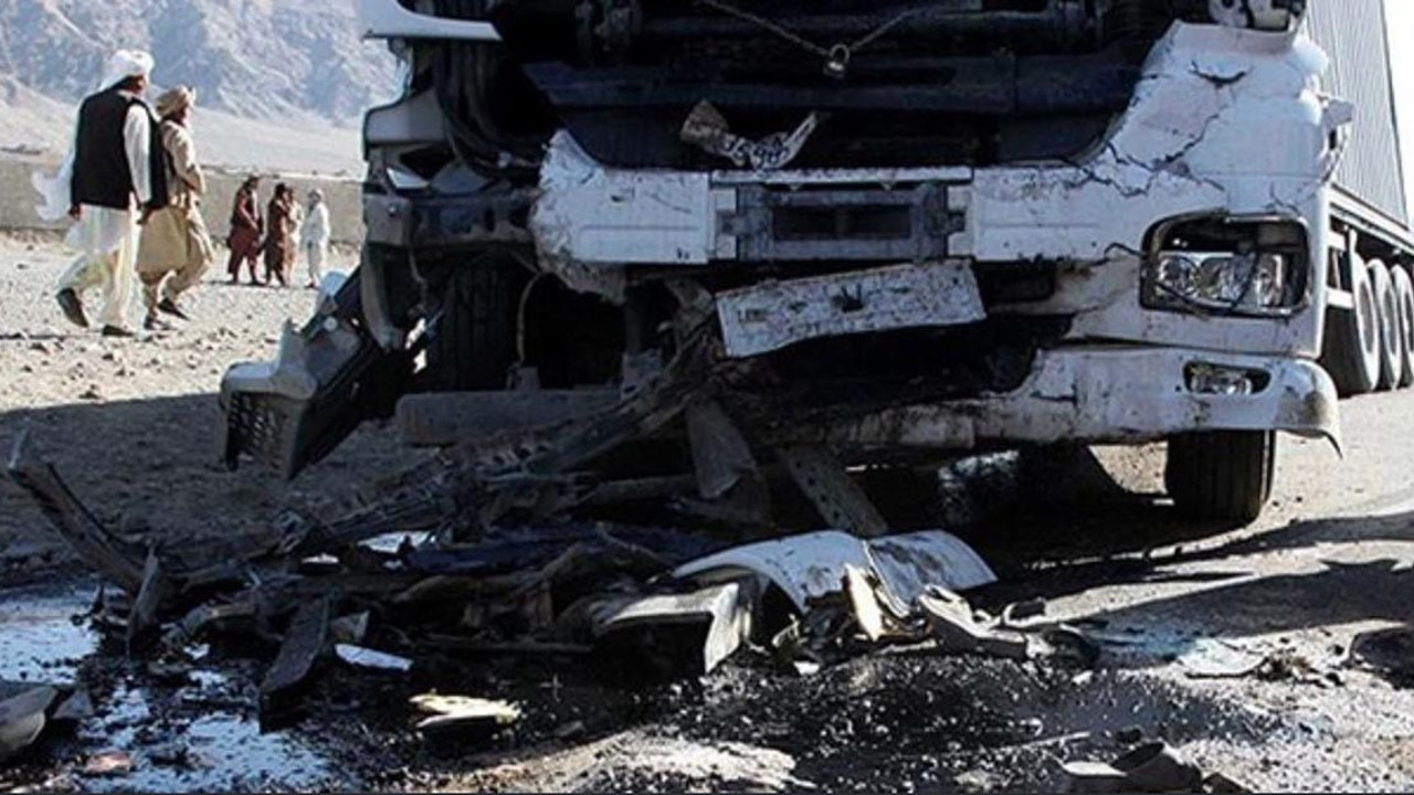 Afganistan'da feci kaza. Yolcu minibüsü tırla çarpıştı: 14 ölü